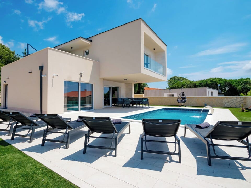 Swimming Pool, Shade, Estate, Villa, Balcony, Resort, Hotel, Courtyard, Eco Hotel