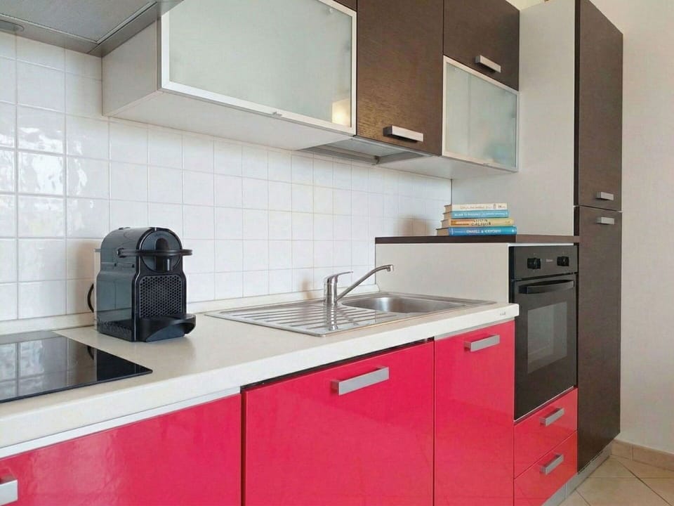 Kitchen, Kitchen Appliance, Major Appliance, Countertop, Cabinetry, Kitchen Sink, Kitchen Stove, Flooring, Sink, Stove