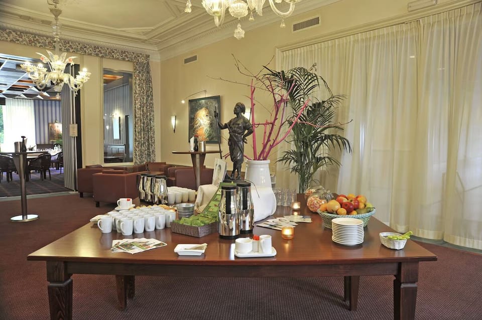 Start your morning with coffee and a relaxed lounge vibe.
