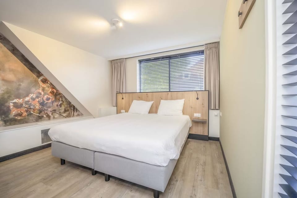 Unwind in crisp linens and a calm, modern sleeping space.