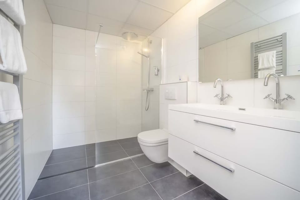 Freshen up easily in a bright bathroom with spotless finishes.