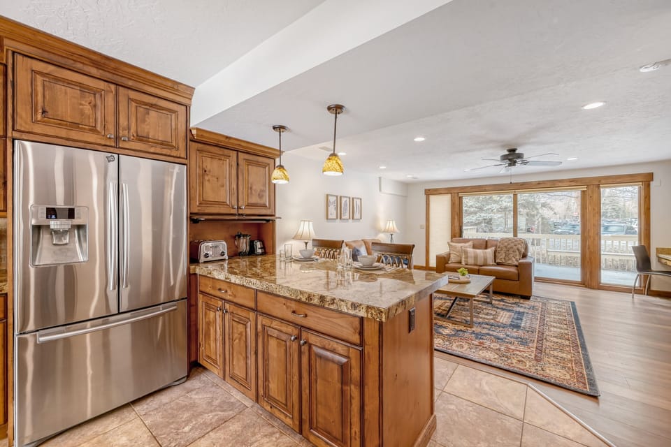 Condo, 3 Bedrooms | Interior