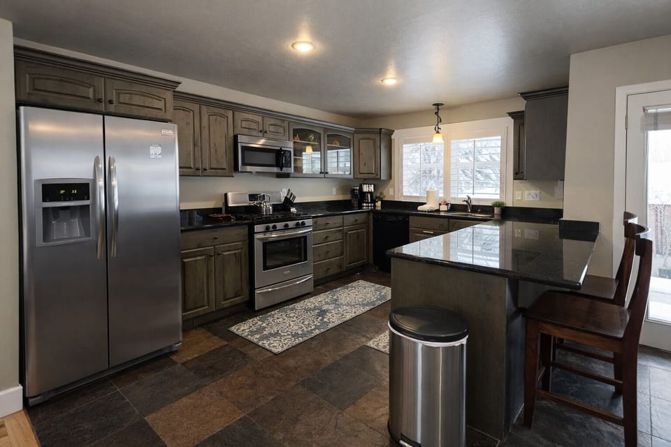 House, 3 Bedrooms | Private kitchen | Coffee/tea maker, fridge, oven, stovetop
