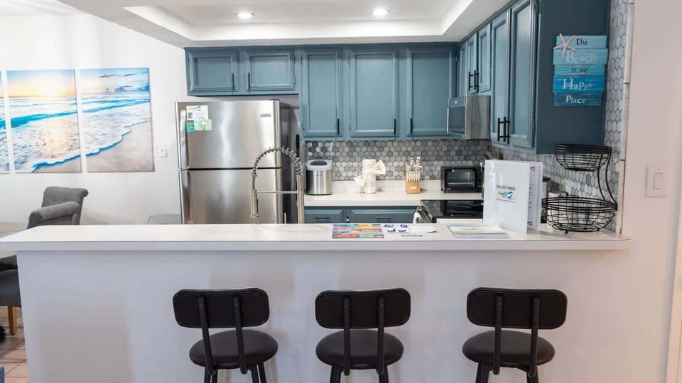 Apartment, 2 Bedrooms | Private kitchen | Fridge, oven, coffee/tea maker, toaster