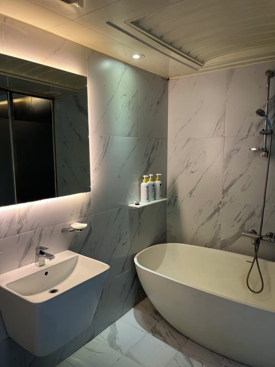 Basic Double Room, Non Smoking | Bathroom | Free toiletries, hair dryer, towels, soap