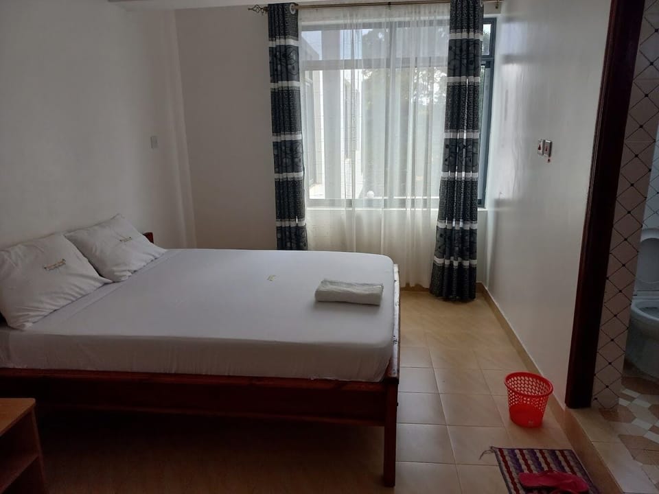 Deluxe Single Room | Free WiFi, bed sheets
