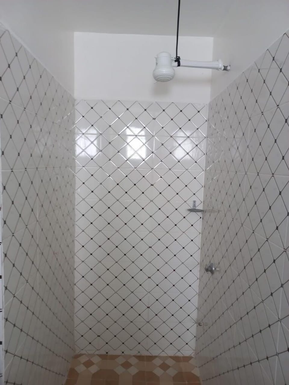 Deluxe Single Room | Bathroom | Shower, slippers, towels, soap