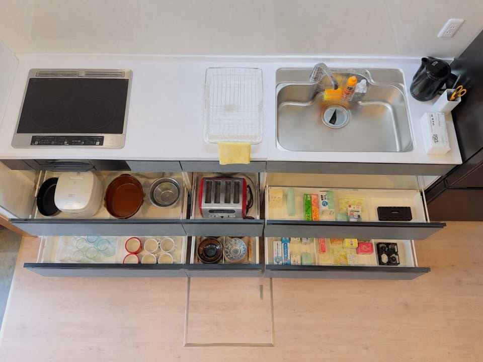 Family House, 3 Bedrooms, Non Smoking, Kitchen | Private kitchen | Full-size fridge, microwave, stovetop, cookware/dishes/utensils