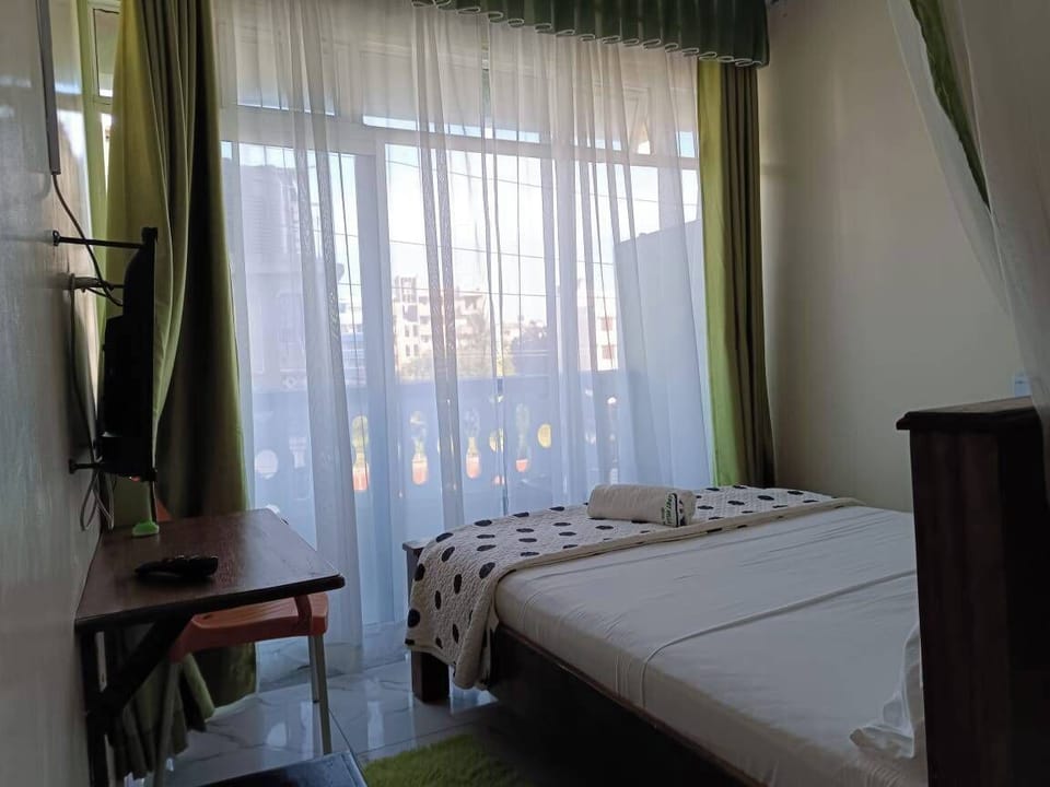Deluxe Single Room | Free WiFi, bed sheets