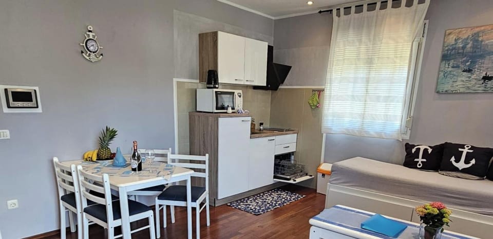 Apartment (One Bedroom Apartment Anthea) | Living room