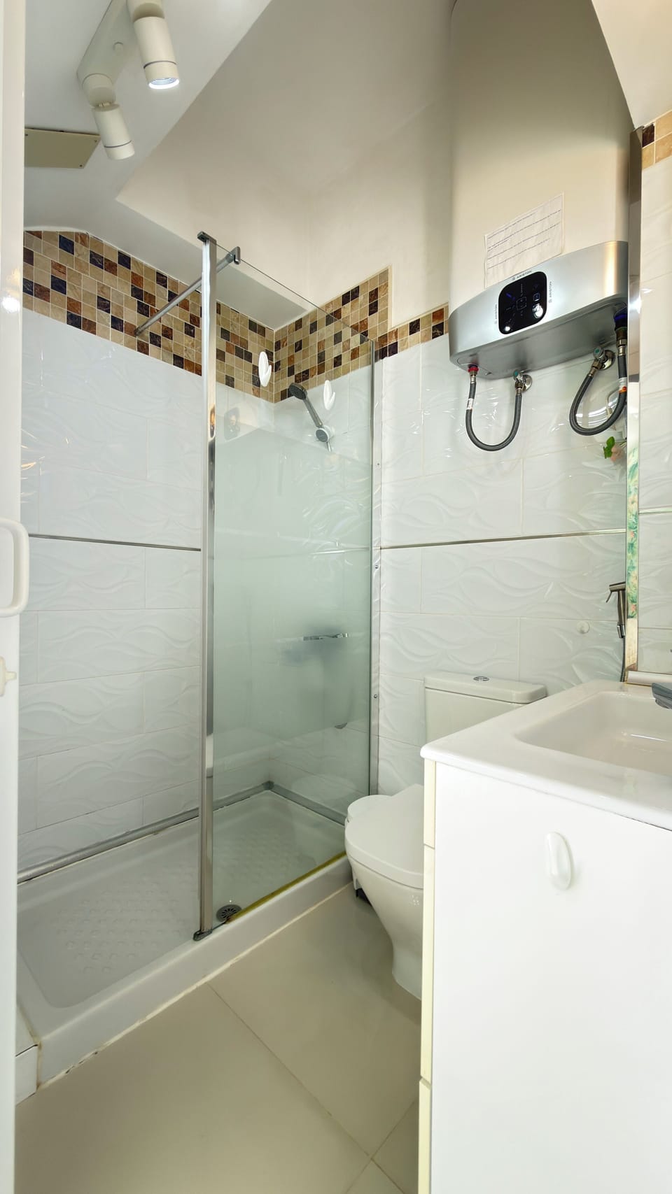 Comfort Apartment, Sea View | Blackout drapes, WiFi (free), bed sheets
