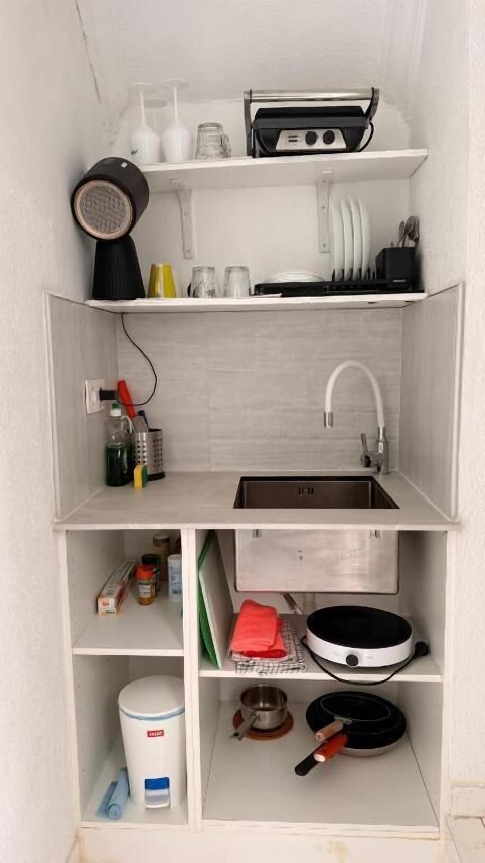 Comfort House, Balcony, Sea View | Private kitchen | Mini-fridge, microwave, stovetop, cookware/dishes/utensils