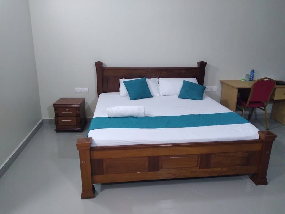 Deluxe Single Room | Free WiFi, bed sheets