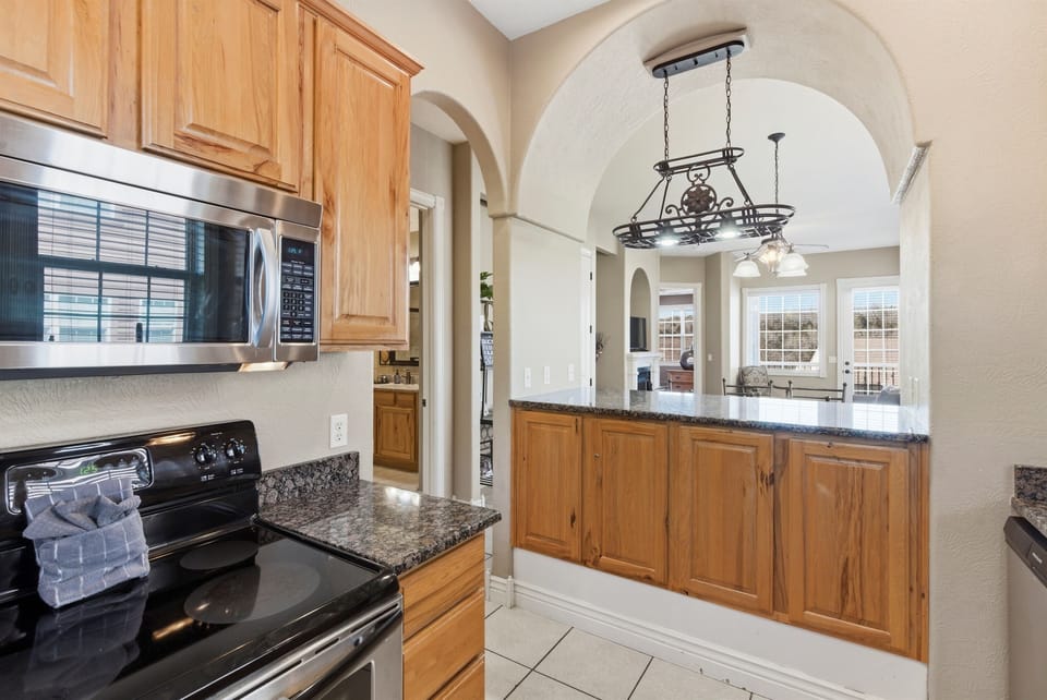 Fully stocked kitchen, your home away from home. 