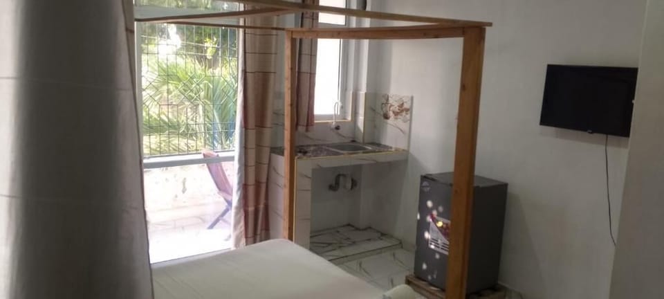 Deluxe Single Room | Individually decorated, individually furnished, free WiFi, bed sheets