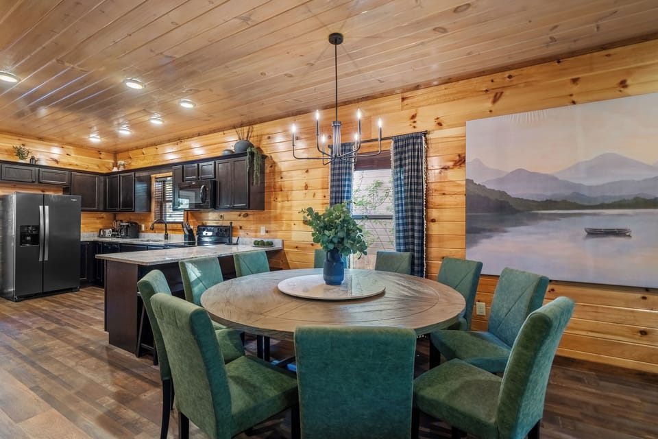 Seating for 10 at the dining table and 4 additional seating at the bar.