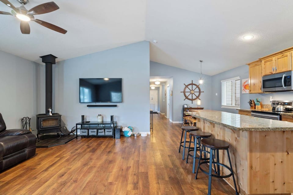 #StayInMyDistrict #EntireHome #BookDirect #Fishing  #Clamming