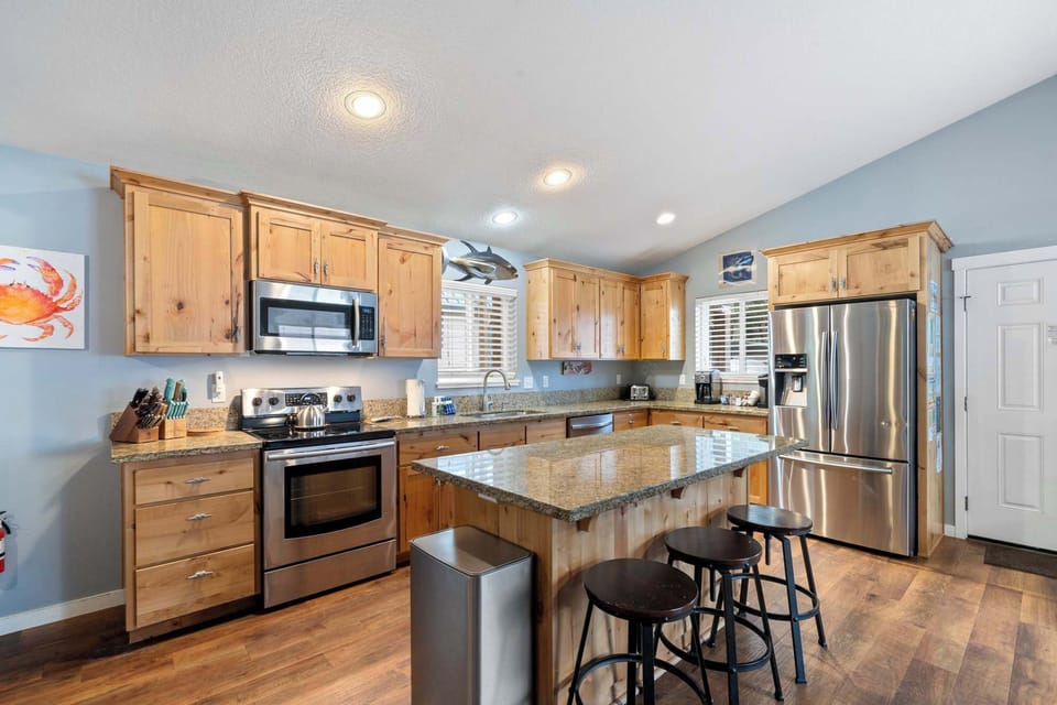 #StayInMyDistrict #EntireHome #BookDirect #Fishing  #Clamming