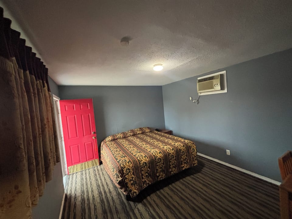 Standard Room | Desk, free WiFi, bed sheets
