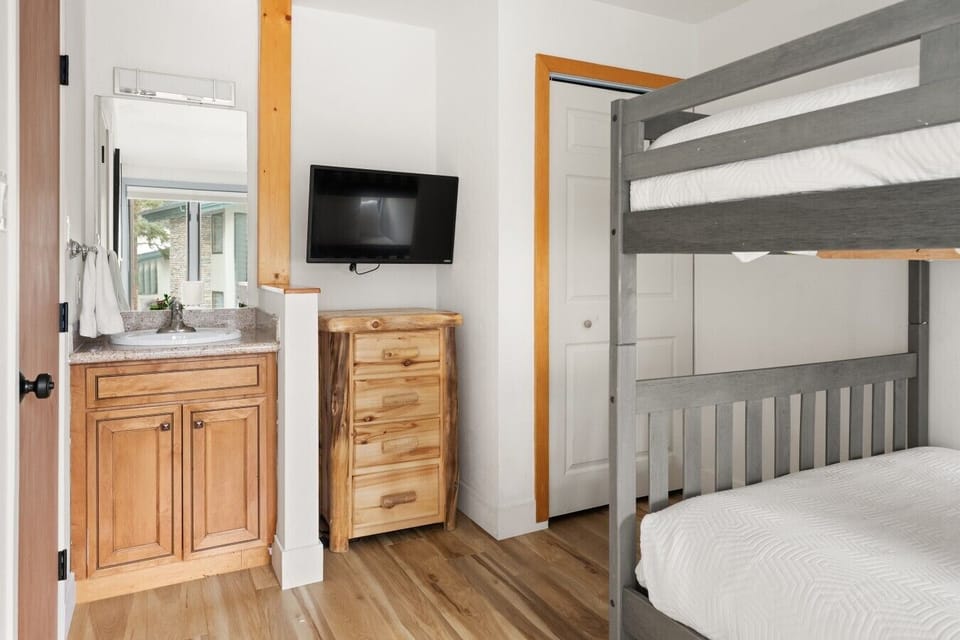 Bunk Room Sink & TV
