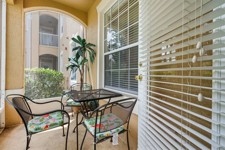 Screened patio with seating and private outdoor feel
