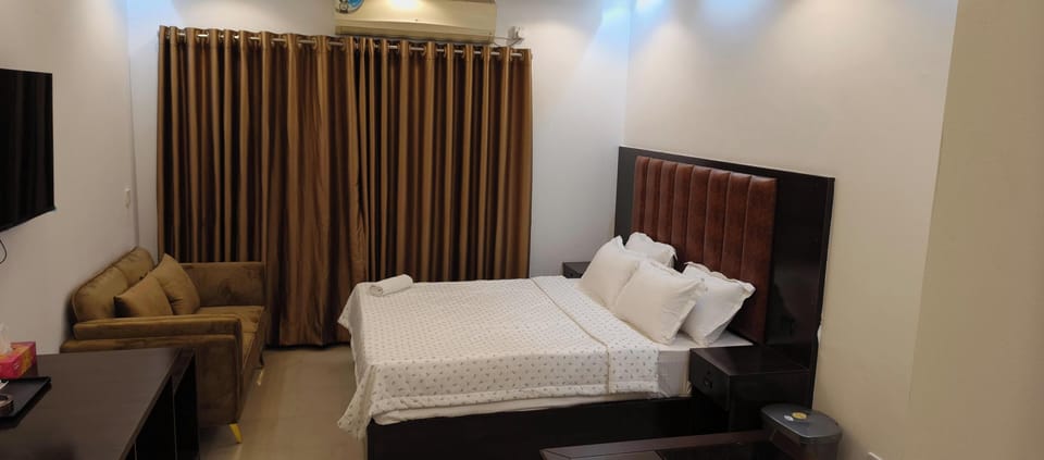 Deluxe Double Room | Desk, laptop workspace, free WiFi