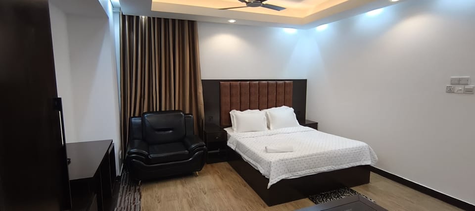 Deluxe Double Room | Desk, laptop workspace, free WiFi