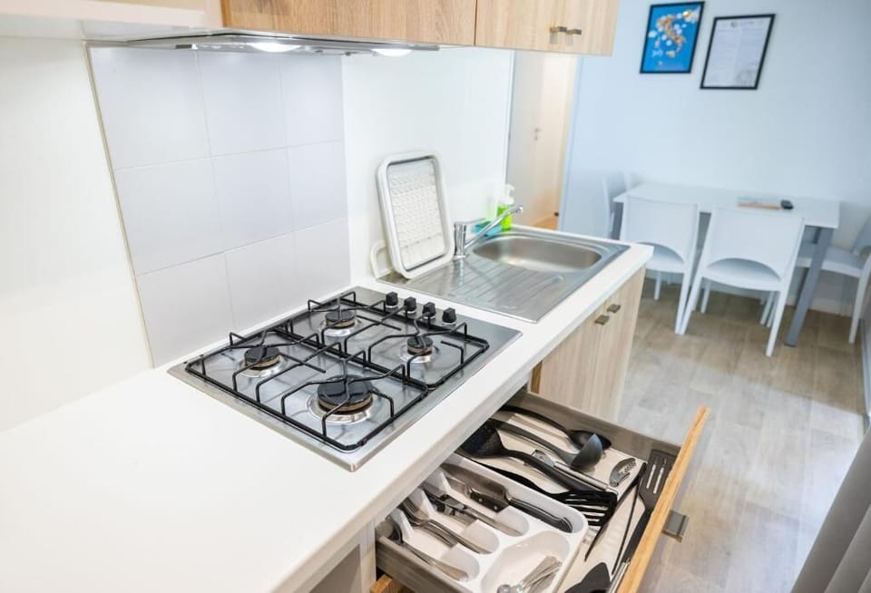 Mobile Home, Garden View | Private kitchen