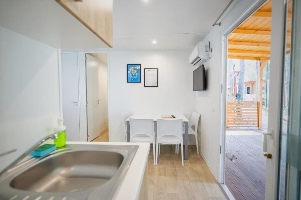 Mobile Home, Garden View | Dining