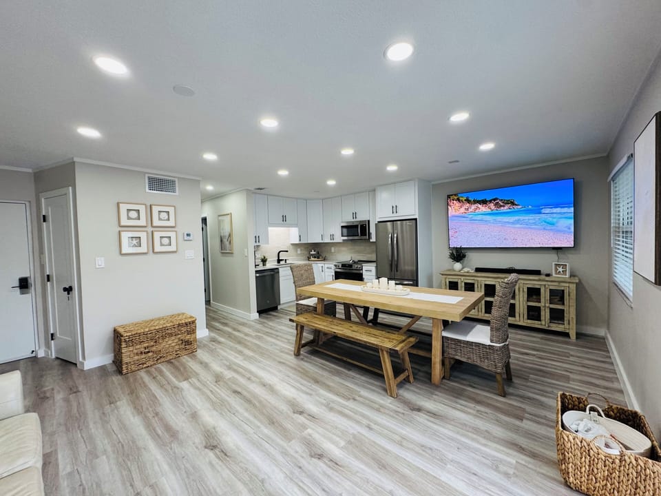 Deluxe Condo, Balcony, Ocean View | Living area | 75-inch Smart TV with cable channels, offices