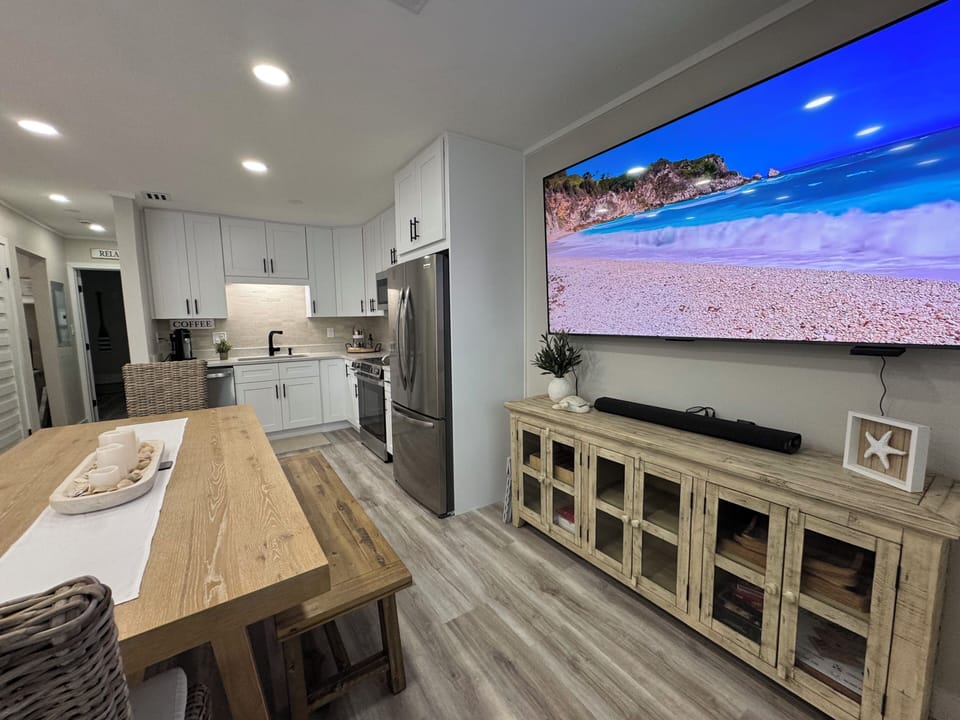 Deluxe Condo, Balcony, Ocean View | Living area | 75-inch Smart TV with cable channels, offices