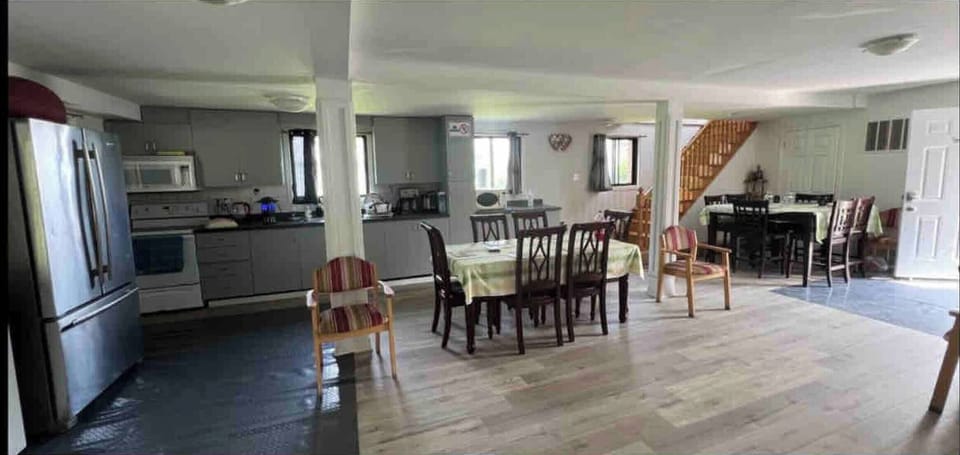 House, 5 Bedrooms, Smoking, Balcony | Dining room