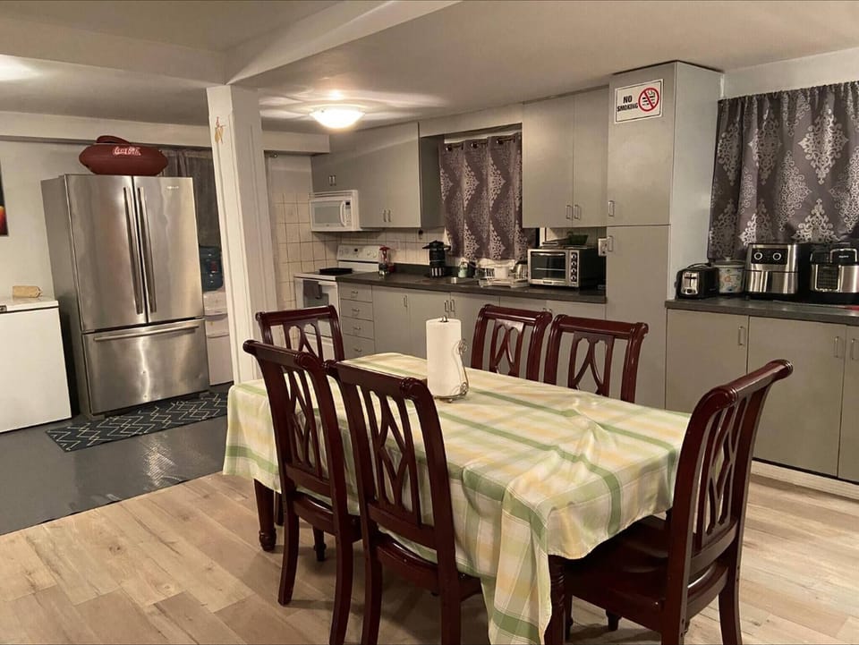 House, 5 Bedrooms, Smoking, Balcony | Dining room