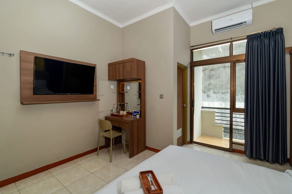 Deluxe Room, Balcony | Free WiFi, bed sheets