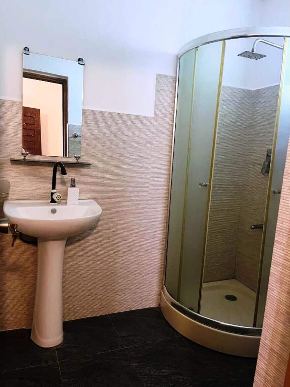 Comfort Double Room, Garden View | Bathroom | Shower, free toiletries, hair dryer, slippers