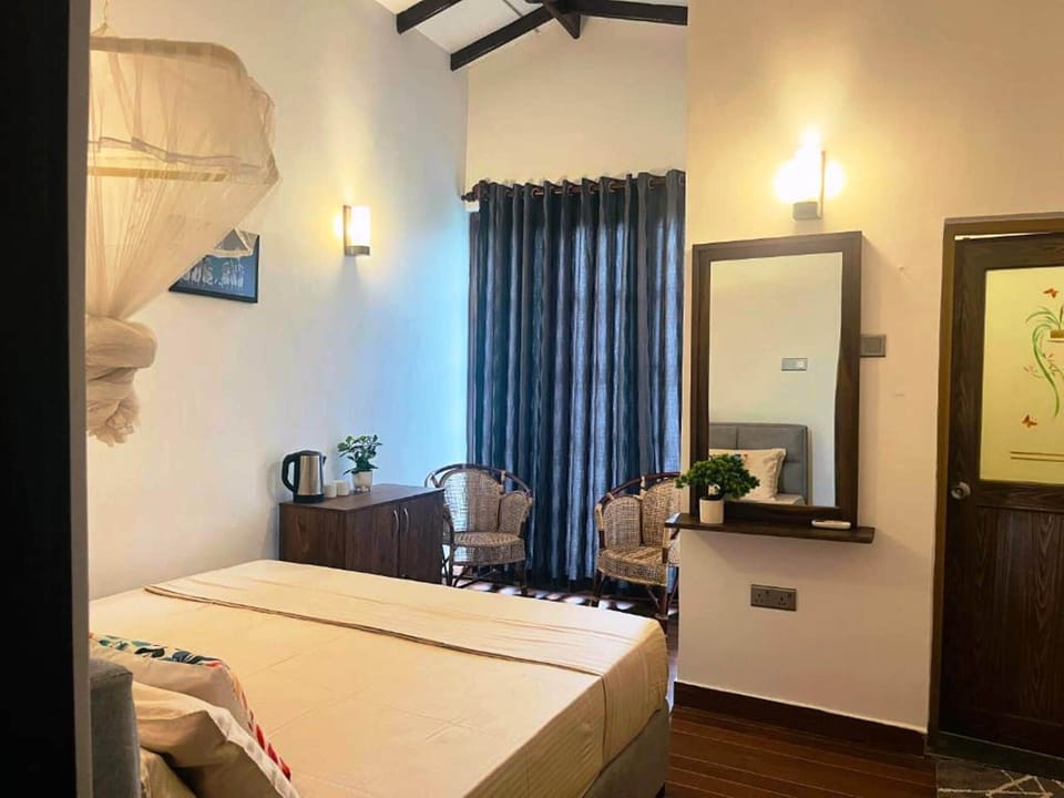 Comfort Double Room, Garden View | Desk, laptop workspace, soundproofing, iron/ironing board