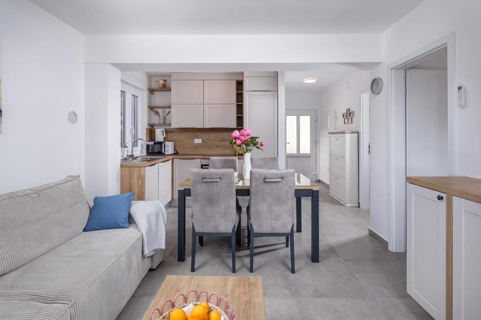 Family House, 2 Bedrooms, Microwave (Susi's Holiday Home) | Living area