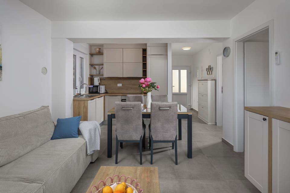Family House, 2 Bedrooms, Microwave (Susi's Holiday Home) | Living area