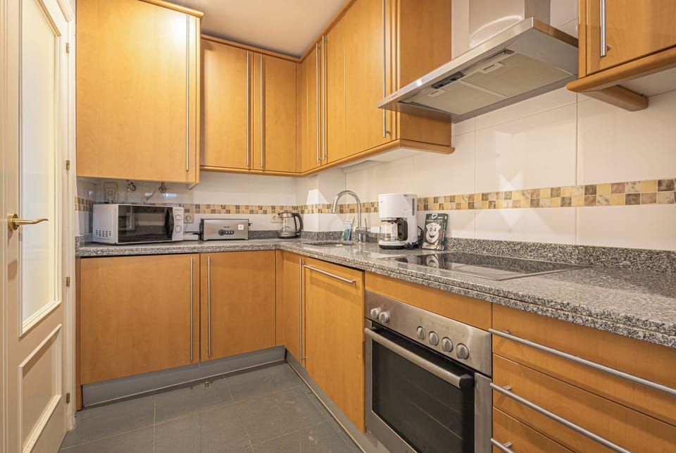 Family Apartment, Multiple Bedrooms, 2 Bathrooms, Mountainside (Calanova Grand Golf) | Private kitchen | Fridge, microwave, oven, stovetop