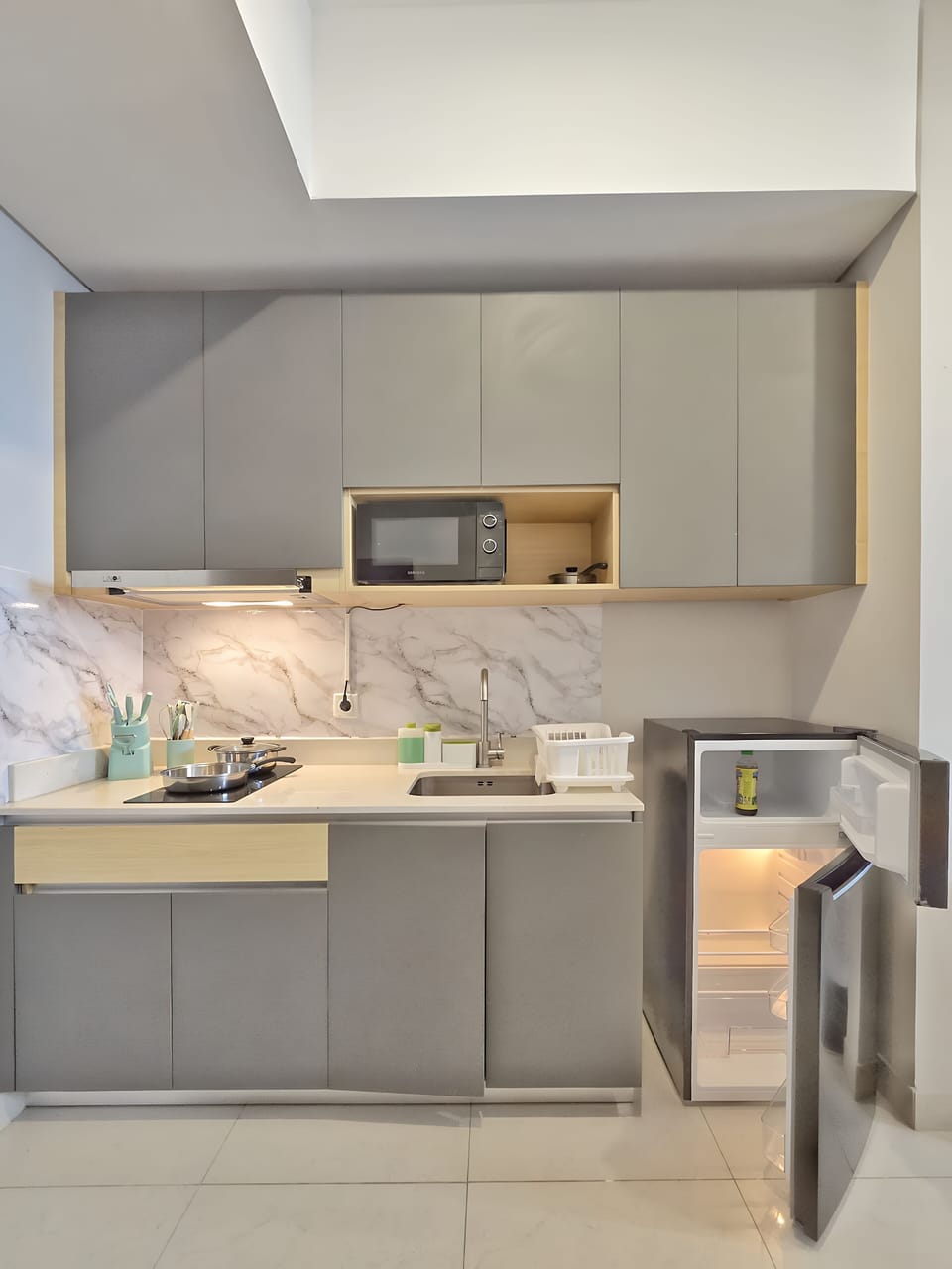 Apartment, 3 Bedrooms, City View | Private kitchen | Fridge, microwave, stovetop, cookware/dishes/utensils