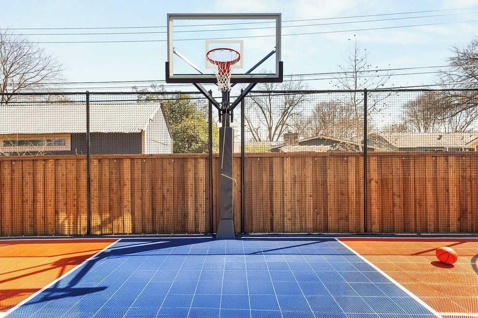 Private half-court – ideal for large groups and weekend competitions