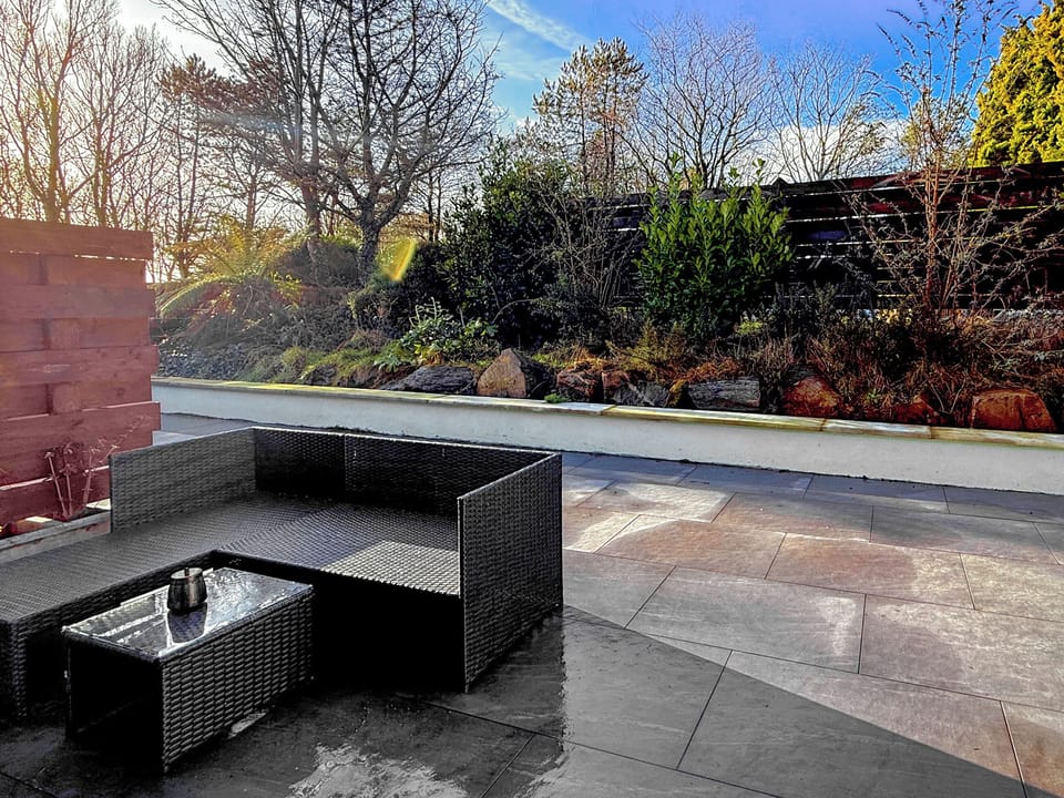 Outdoor | Courtyard Studio 1, Douglas