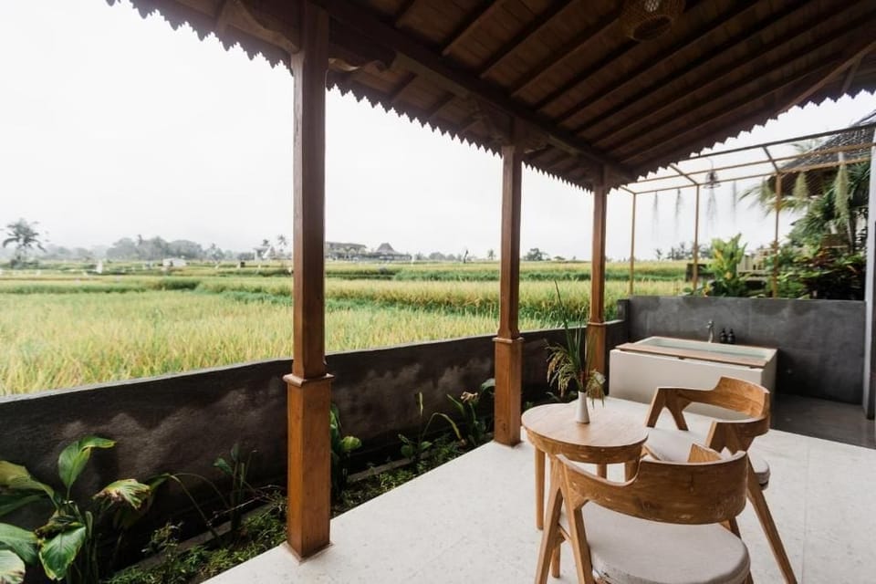 Suite, Balcony, Garden View | Outdoor dining