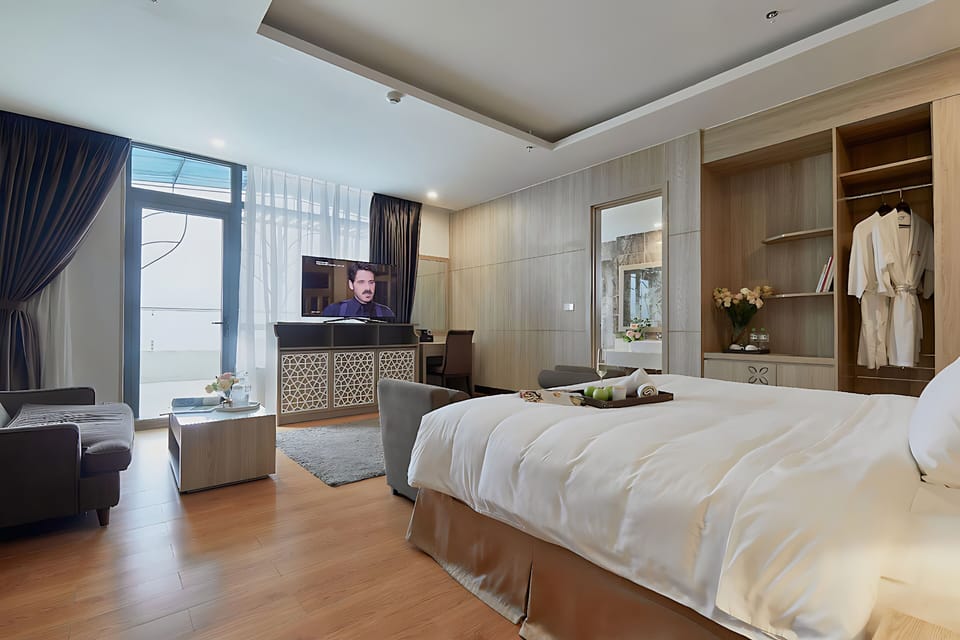 Luxury Suite, City View | In-room safe, soundproofing, iron/ironing board, free WiFi
