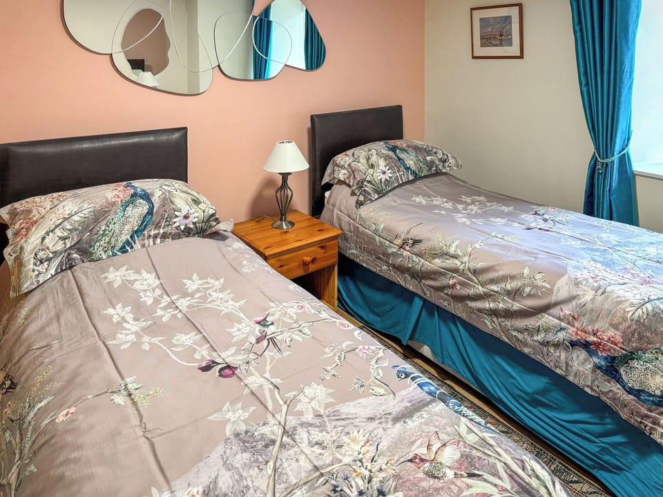 Twin bedroom | Ploughman&rsquo;s Rest - Winston Holiday Accommodation, Peebles