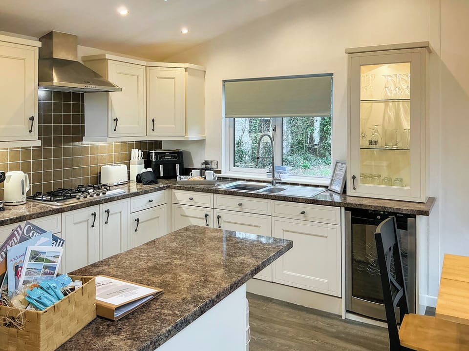 Kitchen | 9 Trehawks, Rock