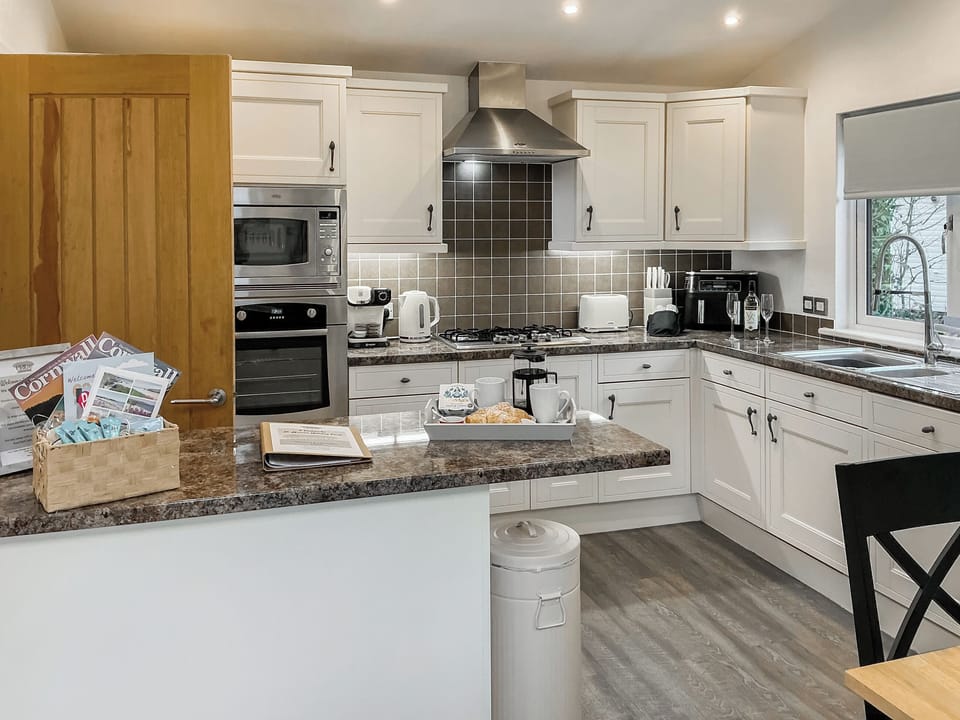 Kitchen | 9 Trehawks, Rock