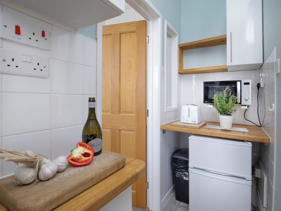 Kitchen | Sea Peeps - Atherfield Apartments, Paignton