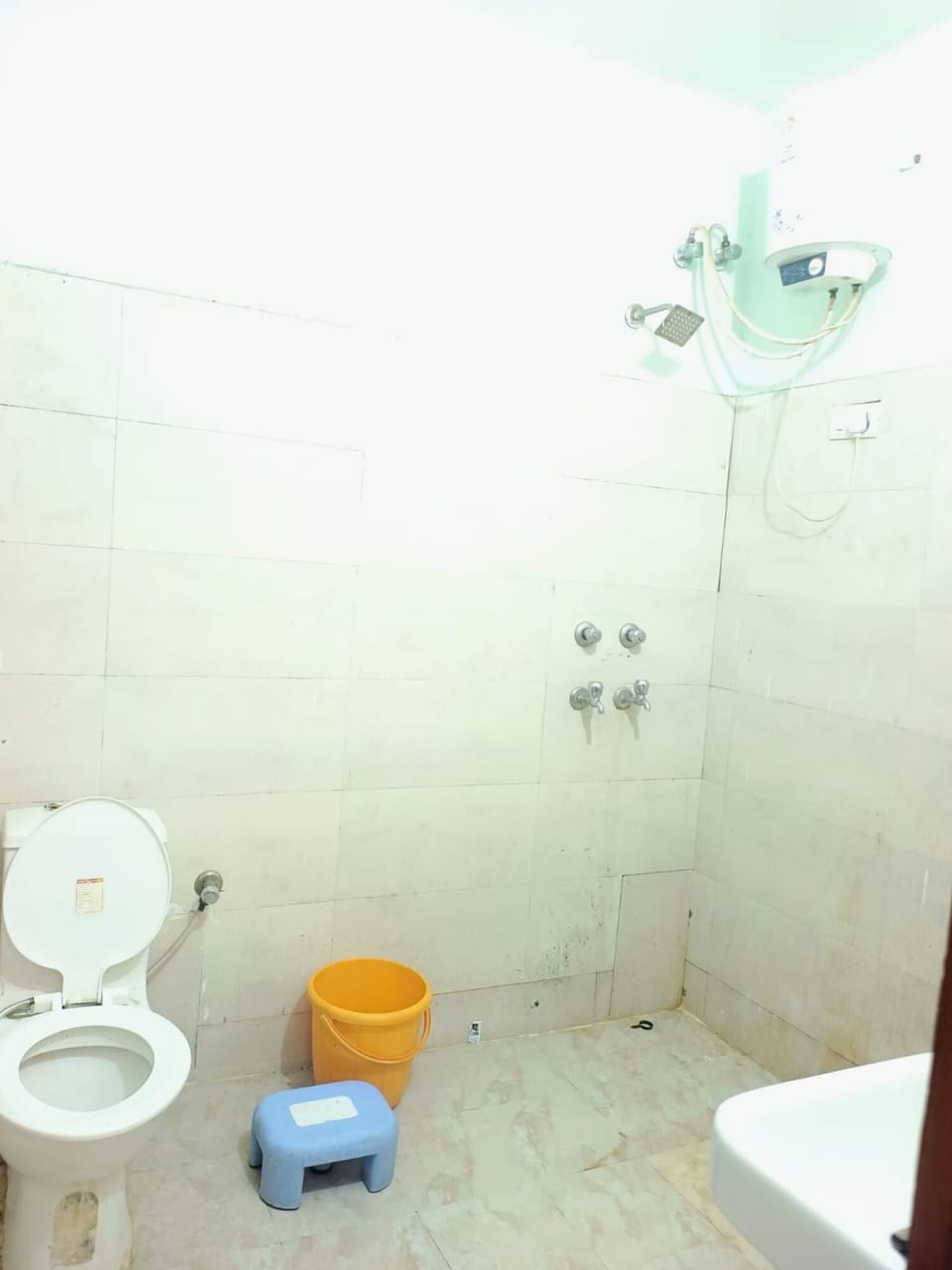 Deluxe Single Room, City View | Bathroom | Shower, free toiletries, towels