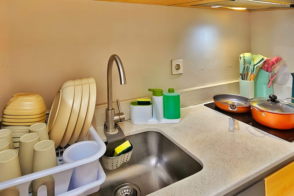 Apartment, 3 Bedrooms, City View | Private kitchen | Mini-fridge, stovetop, cookware/dishes/utensils